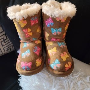 Ugg Toddler Bailey Bow ll butterfly print boot. Tan size 7